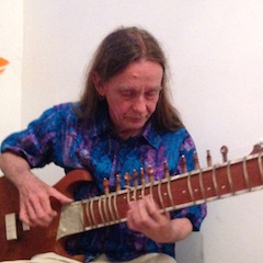 Gitarrist und Sitarspieler Manfred Flathe